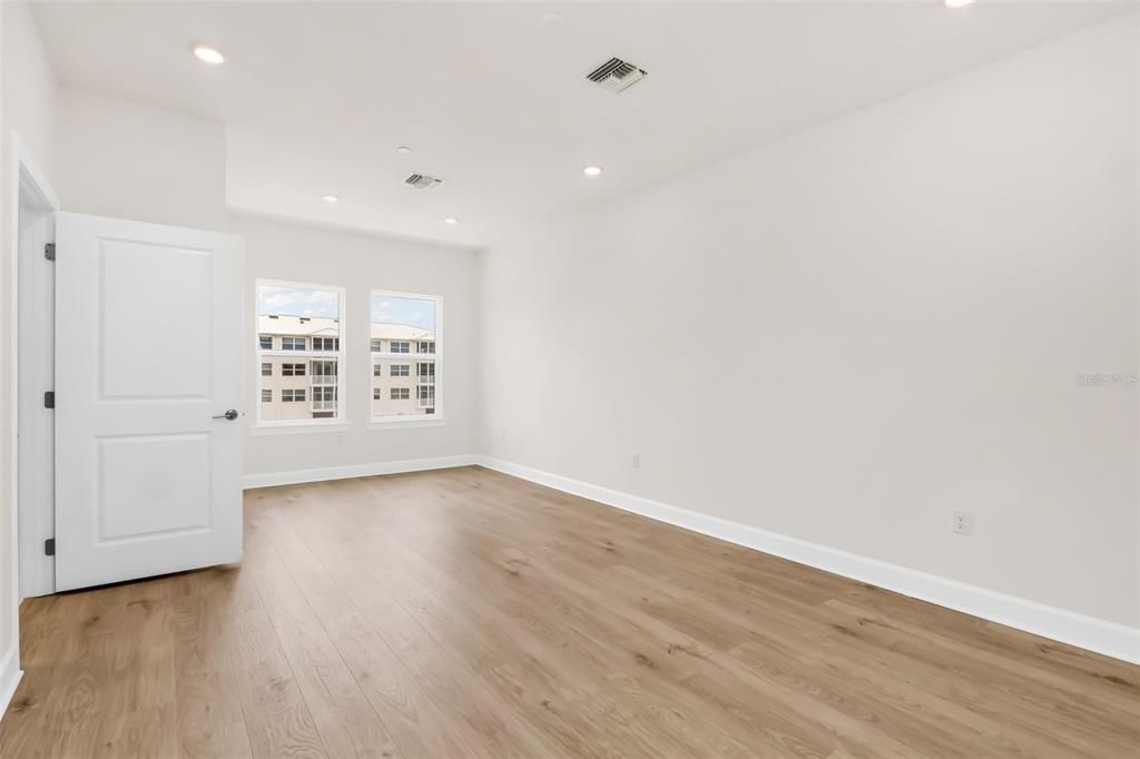 For Sale: $546,000 (4 beds, 3 baths, 1867 Square Feet)