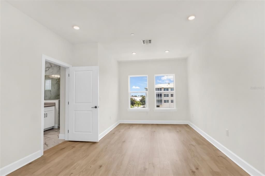 For Sale: $546,000 (4 beds, 3 baths, 1867 Square Feet)