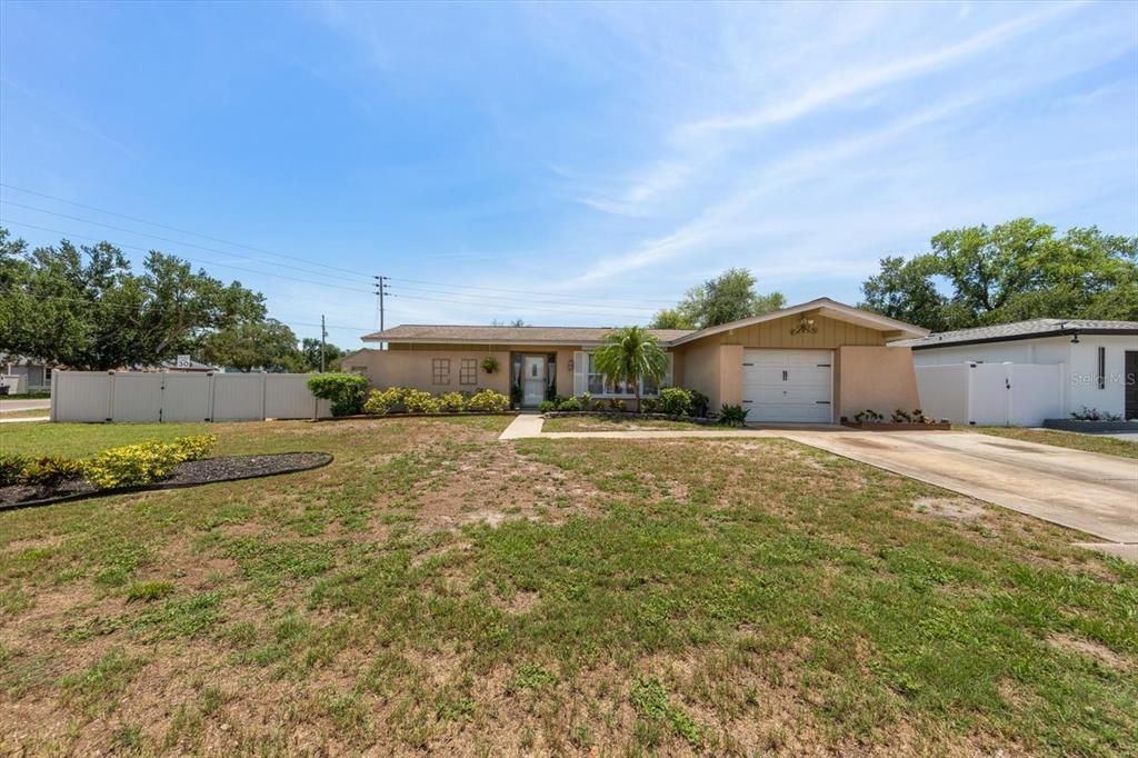 Active With Contract: $539,000 (2 beds, 2 baths, 1883 Square Feet)