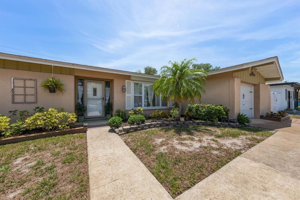 Active With Contract: $539,000 (2 beds, 2 baths, 1883 Square Feet)