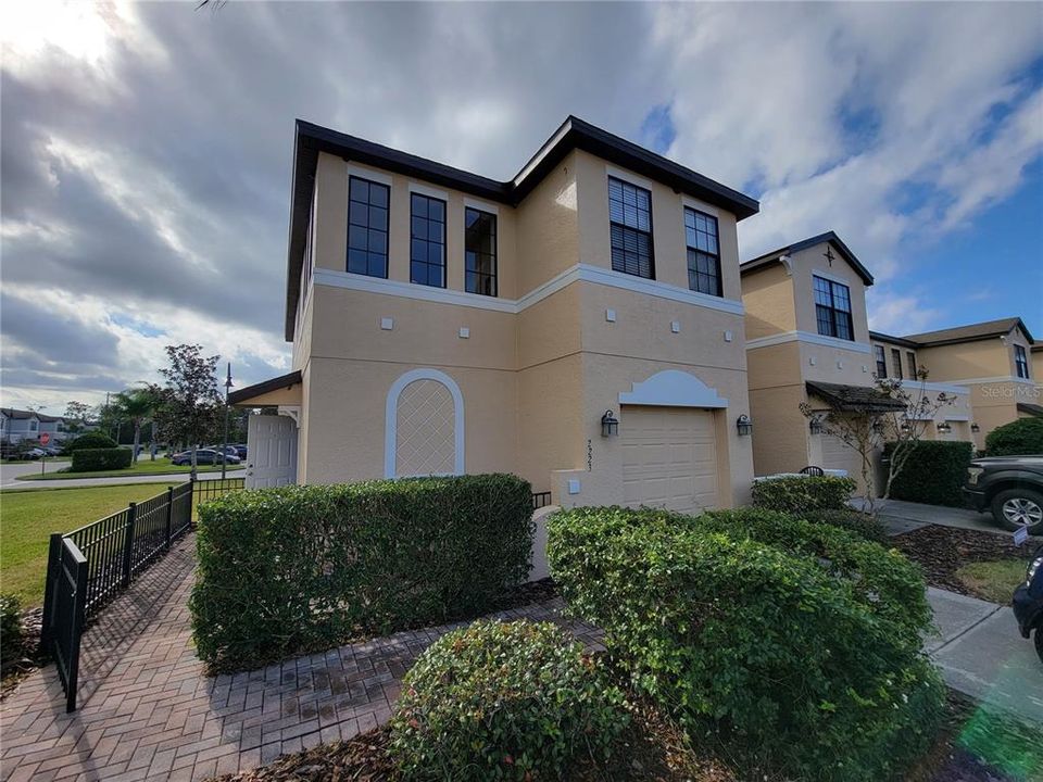 For Rent: $1,950 (3 beds, 2 baths, 1764 Square Feet)