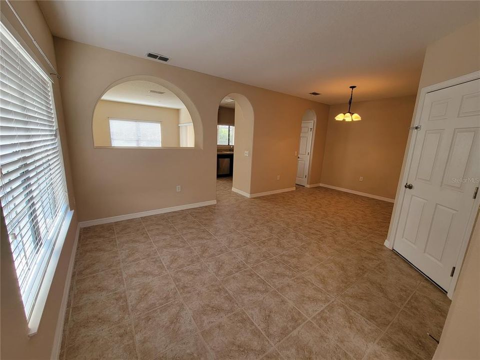 For Rent: $1,950 (3 beds, 2 baths, 1764 Square Feet)