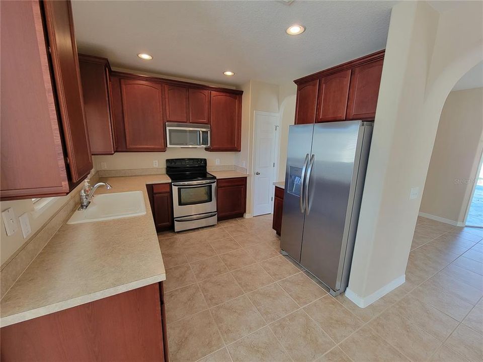 For Rent: $1,950 (3 beds, 2 baths, 1764 Square Feet)