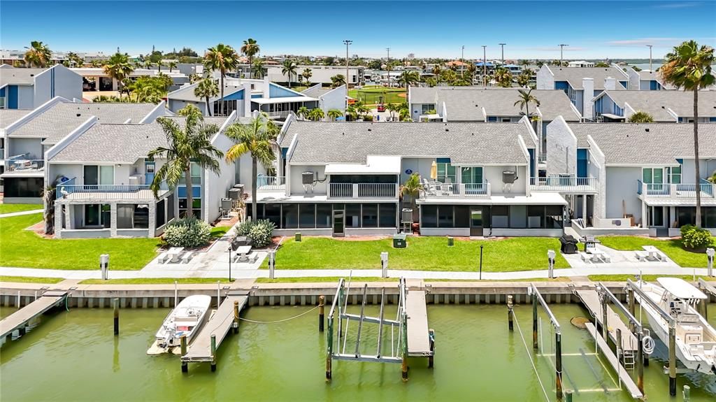 For Sale: $299,000 (1 beds, 1 baths, 600 Square Feet)