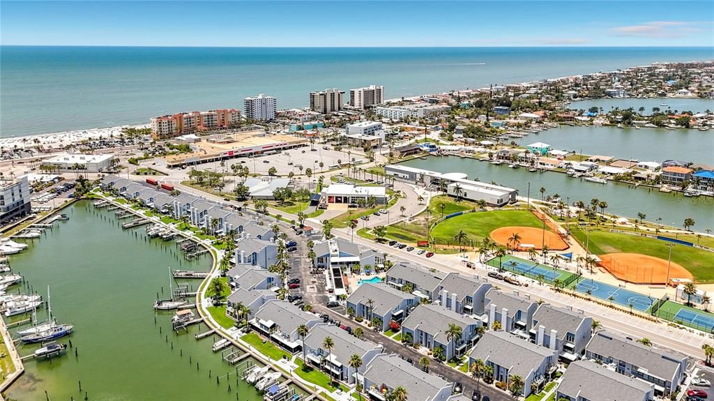 For Sale: $299,000 (1 beds, 1 baths, 600 Square Feet)