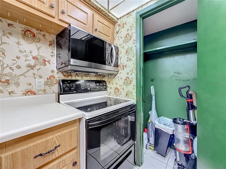 For Sale: $299,000 (1 beds, 1 baths, 600 Square Feet)