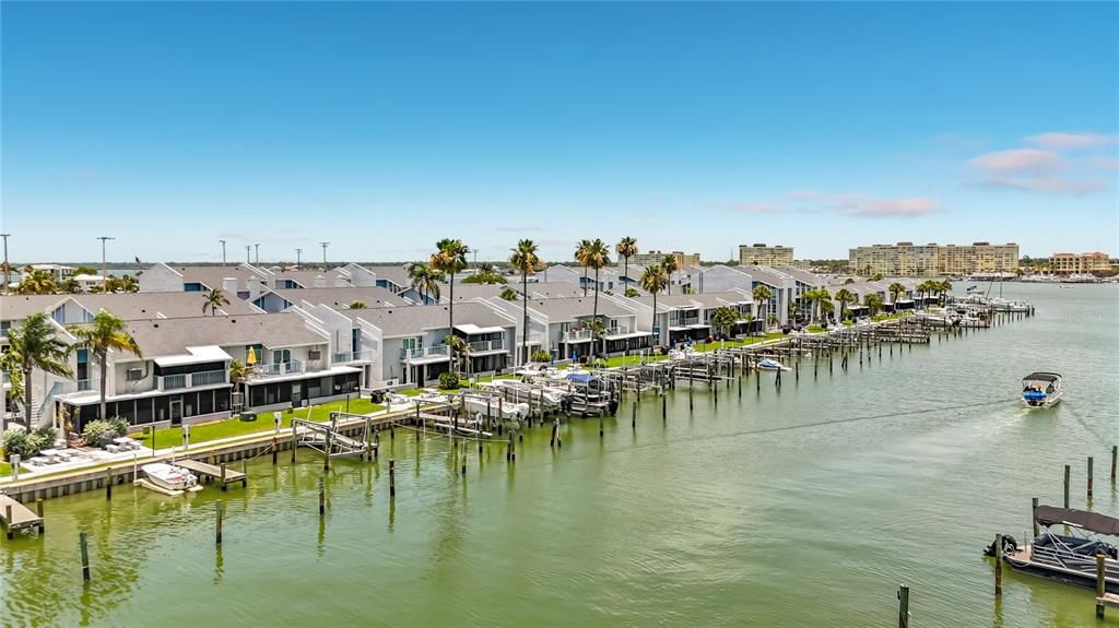 For Sale: $299,000 (1 beds, 1 baths, 600 Square Feet)
