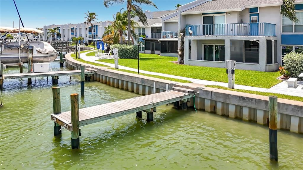 For Sale: $299,000 (1 beds, 1 baths, 600 Square Feet)