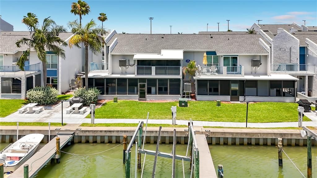 For Sale: $299,000 (1 beds, 1 baths, 600 Square Feet)