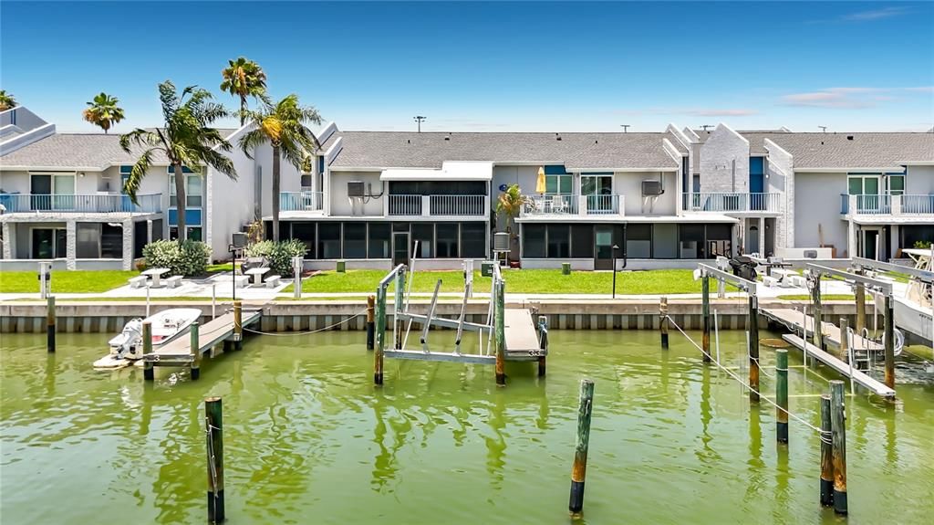 For Sale: $299,000 (1 beds, 1 baths, 600 Square Feet)