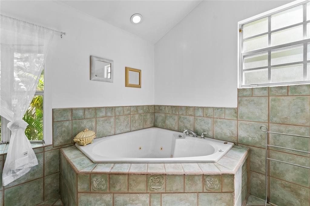 For Rent: $3,500 (3 beds, 2 baths, 1760 Square Feet)
