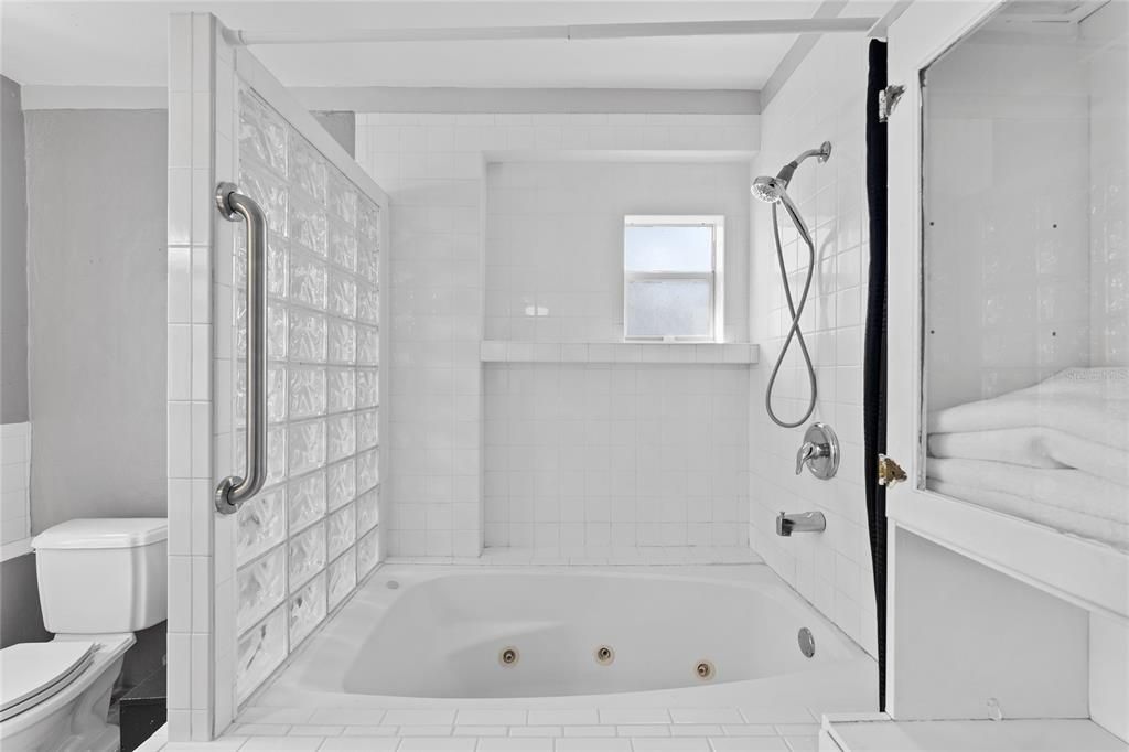For Rent: $3,500 (3 beds, 2 baths, 1760 Square Feet)