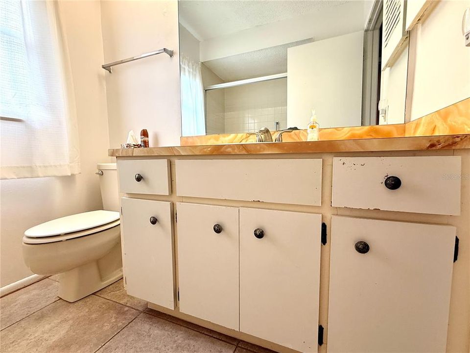For Sale: $215,000 (2 beds, 2 baths, 1112 Square Feet)