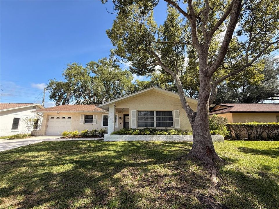 For Sale: $215,000 (2 beds, 2 baths, 1112 Square Feet)