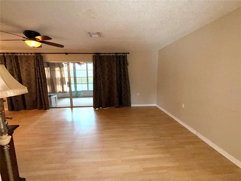 For Sale: $215,000 (2 beds, 2 baths, 1112 Square Feet)