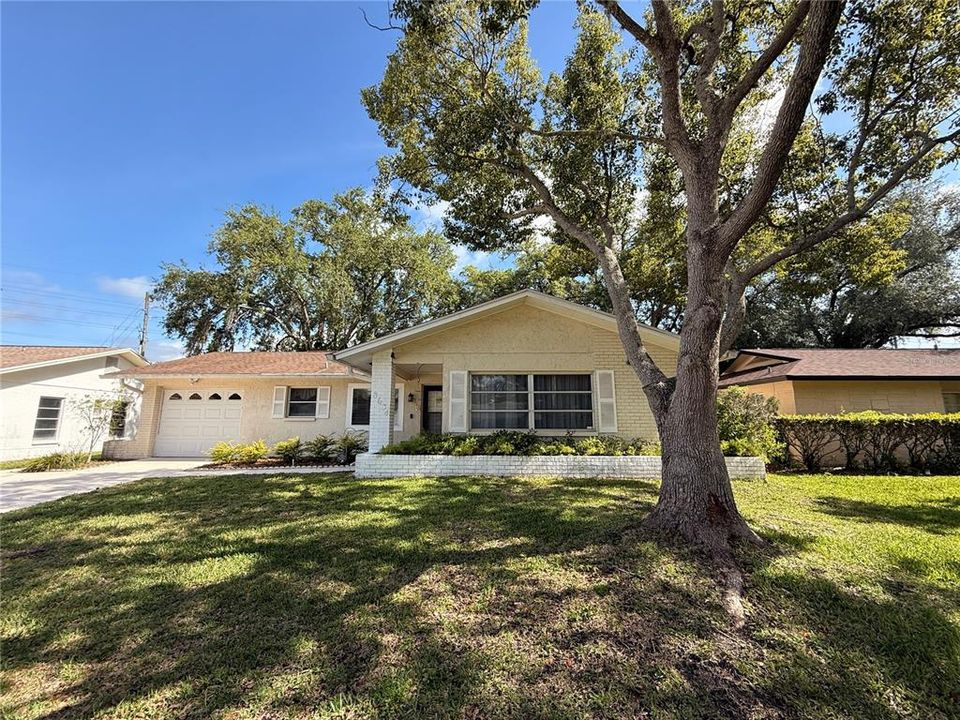 For Sale: $215,000 (2 beds, 2 baths, 1112 Square Feet)