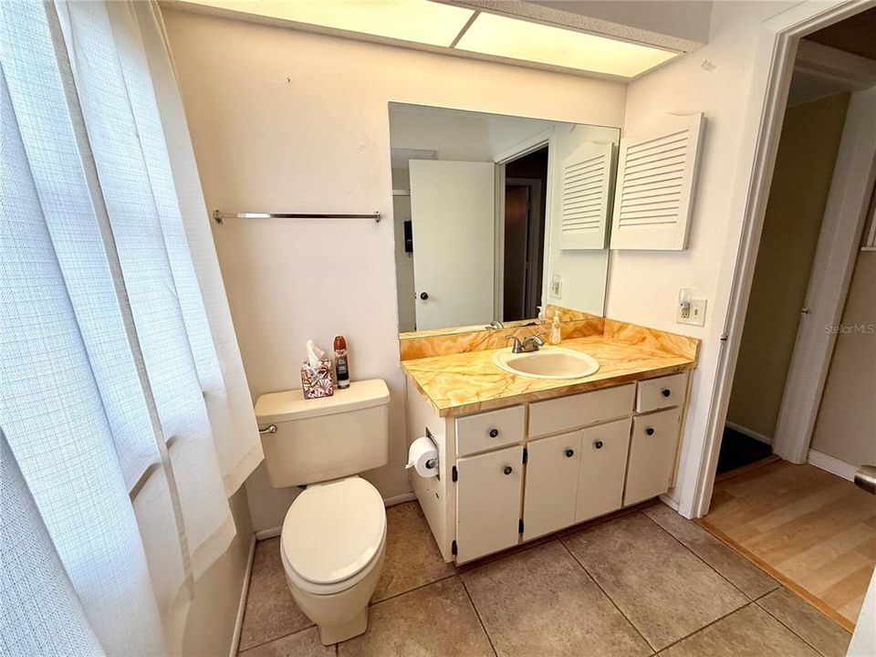 For Sale: $215,000 (2 beds, 2 baths, 1112 Square Feet)