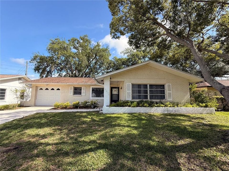 For Sale: $215,000 (2 beds, 2 baths, 1112 Square Feet)