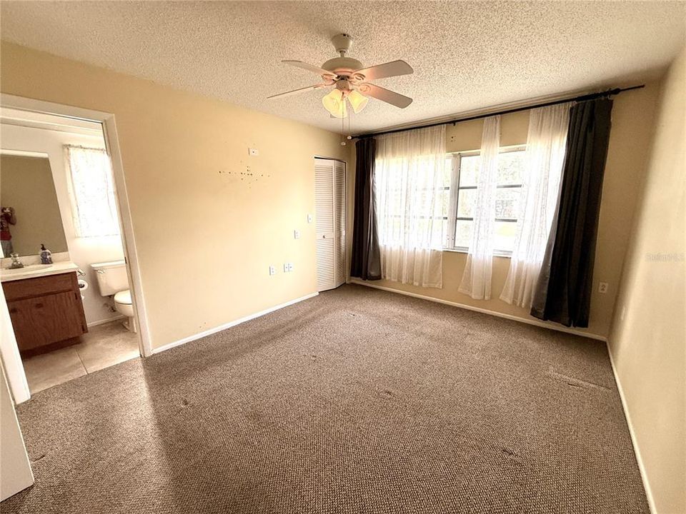 For Sale: $215,000 (2 beds, 2 baths, 1112 Square Feet)