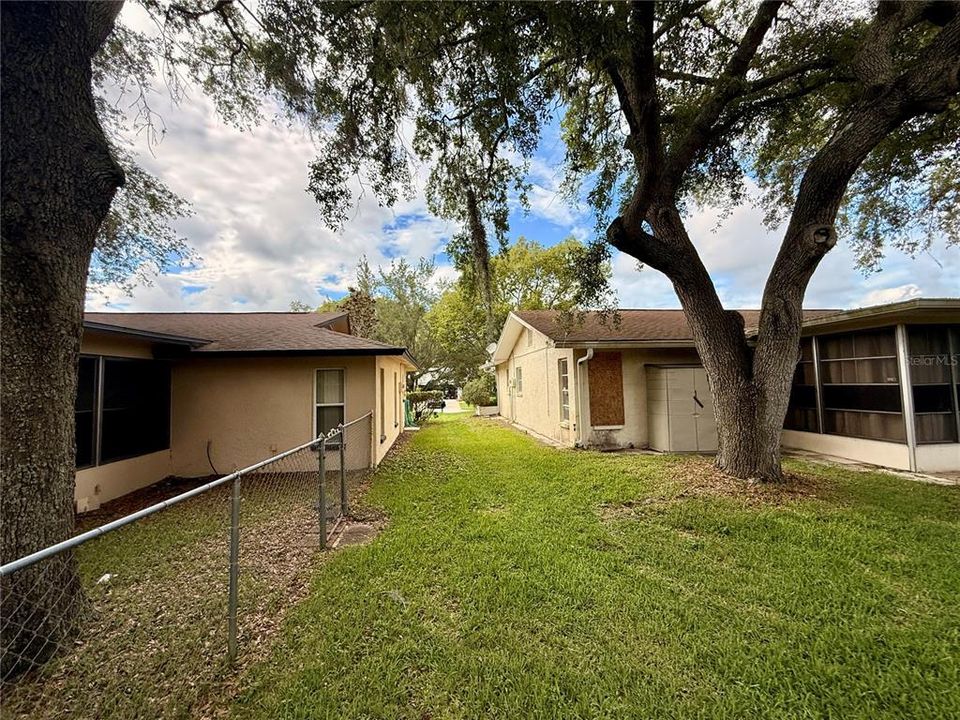 For Sale: $215,000 (2 beds, 2 baths, 1112 Square Feet)