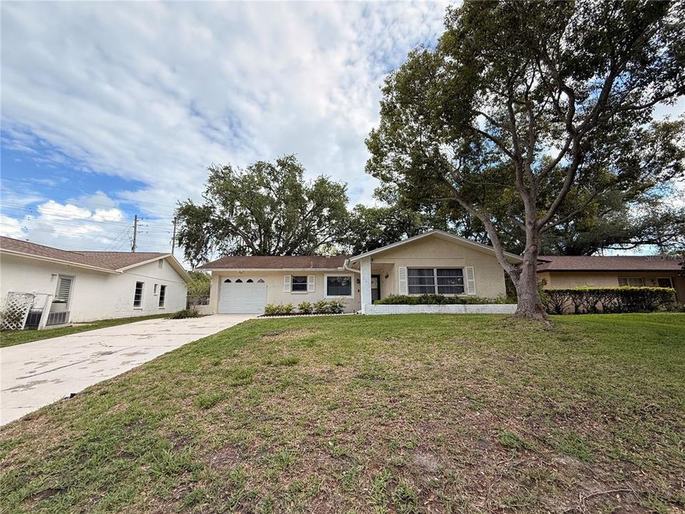 For Sale: $215,000 (2 beds, 2 baths, 1112 Square Feet)