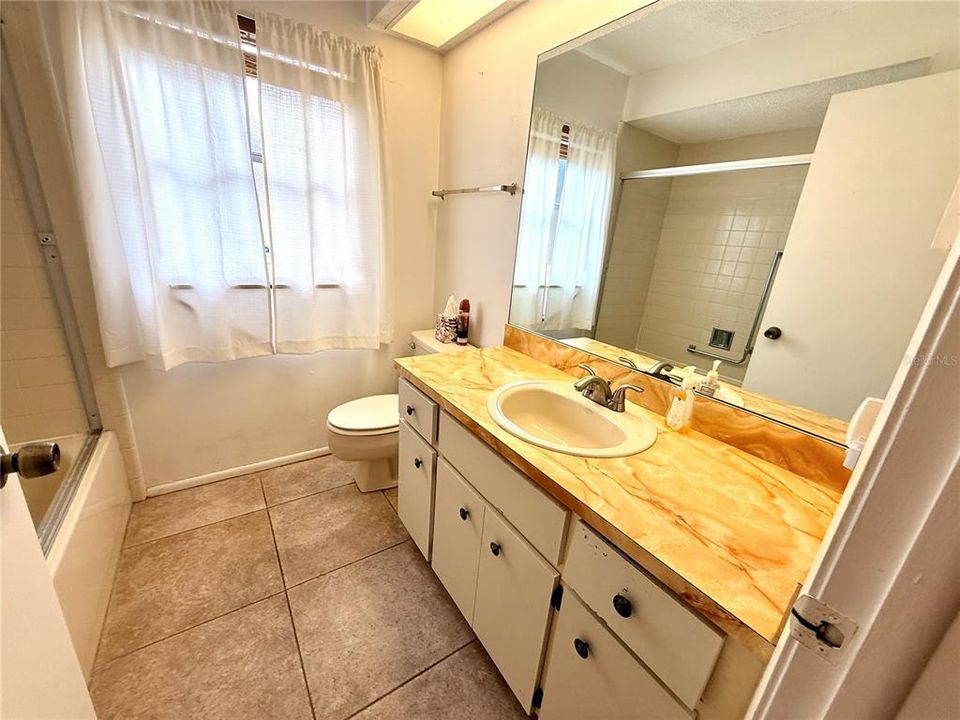 For Sale: $215,000 (2 beds, 2 baths, 1112 Square Feet)