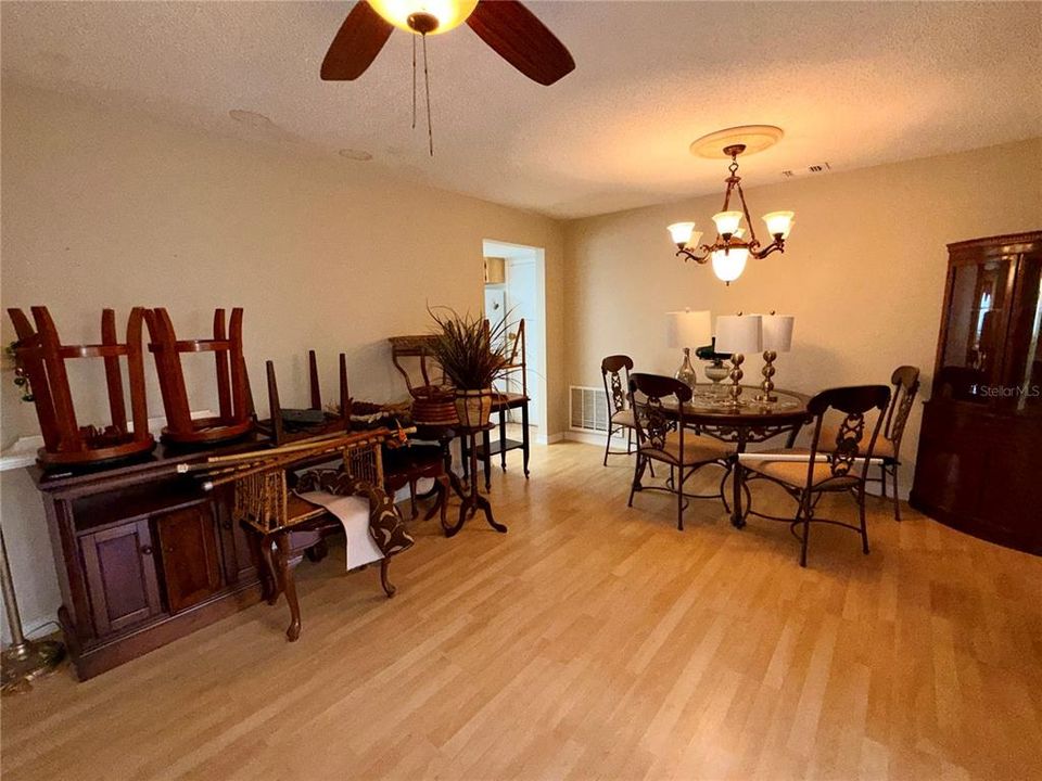 For Sale: $215,000 (2 beds, 2 baths, 1112 Square Feet)