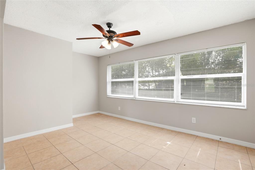 For Sale: $325,000 (3 beds, 2 baths, 1368 Square Feet)