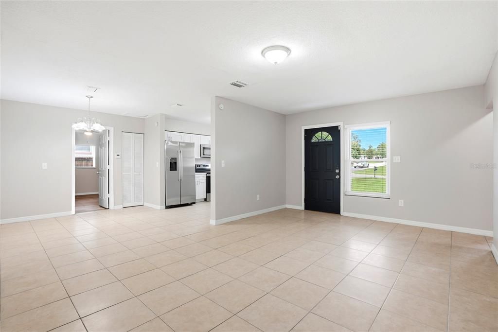 For Sale: $325,000 (3 beds, 2 baths, 1368 Square Feet)