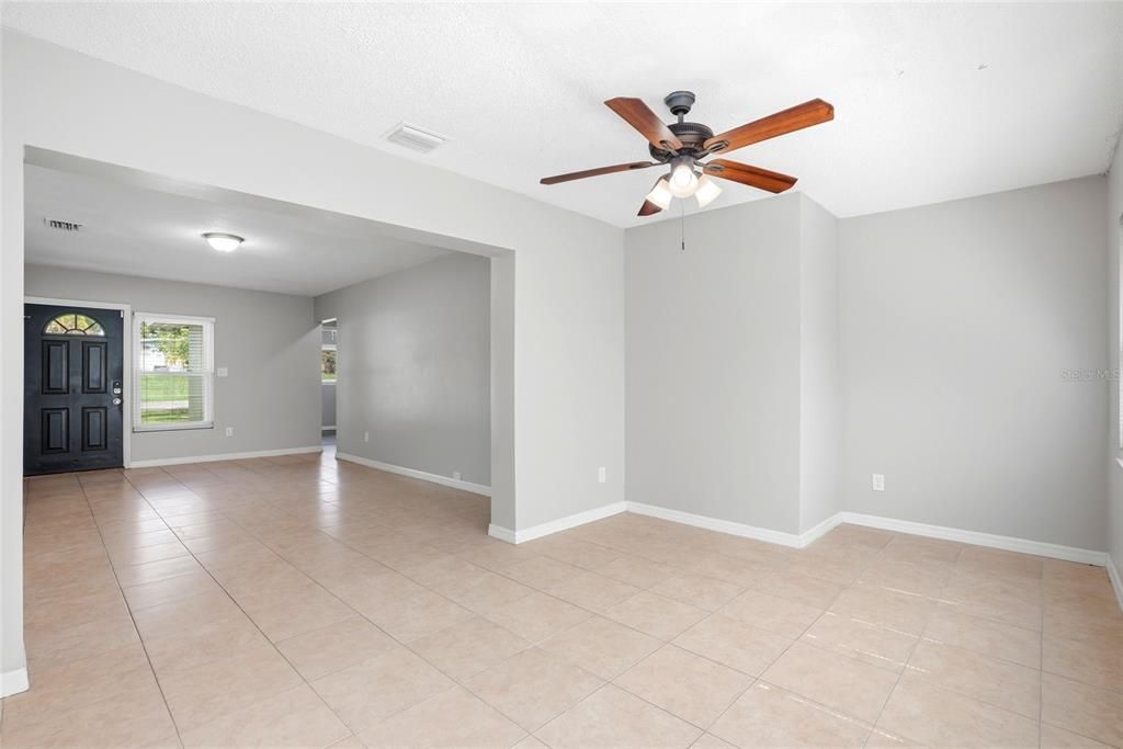 For Sale: $325,000 (3 beds, 2 baths, 1368 Square Feet)