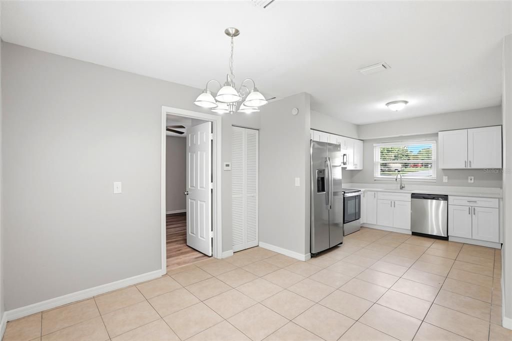 For Sale: $325,000 (3 beds, 2 baths, 1368 Square Feet)