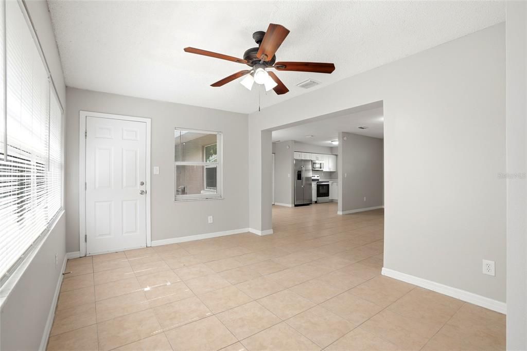 For Sale: $325,000 (3 beds, 2 baths, 1368 Square Feet)