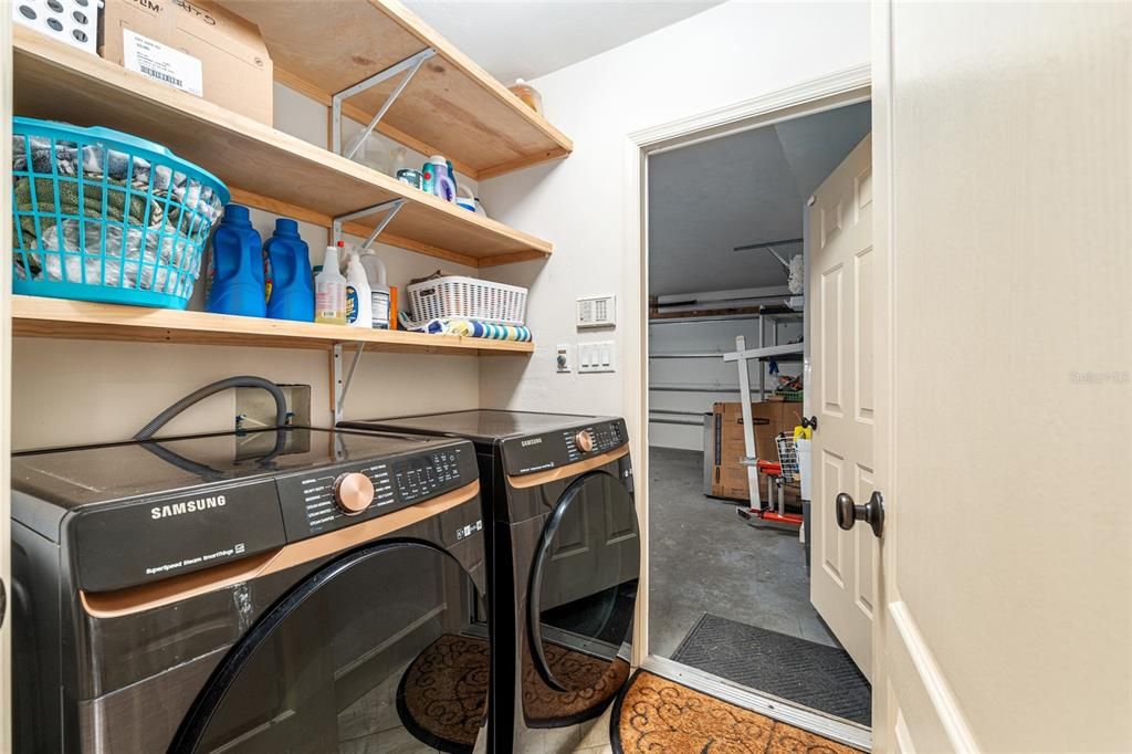 En Venta: $635,000 (5 camas, 2 baños, 2700 Pies cuadrados)