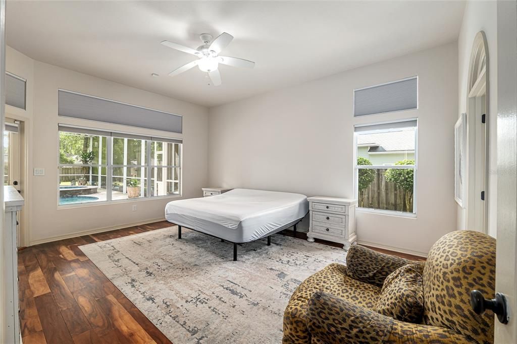 En Venta: $635,000 (5 camas, 2 baños, 2700 Pies cuadrados)