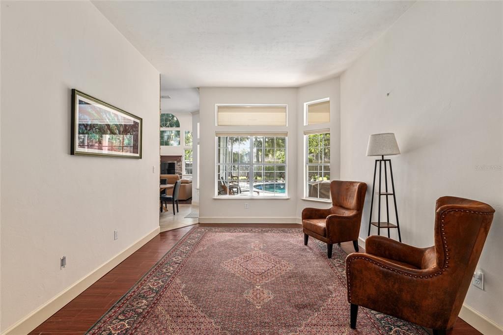 En Venta: $635,000 (5 camas, 2 baños, 2700 Pies cuadrados)