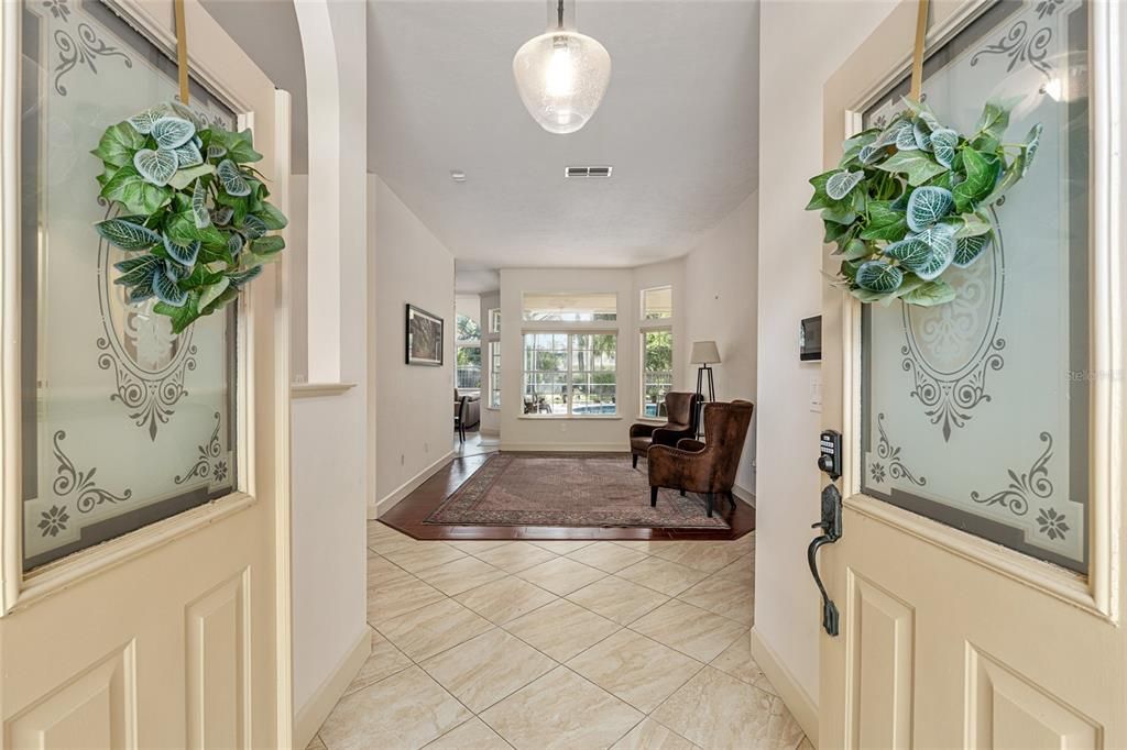 En Venta: $635,000 (5 camas, 2 baños, 2700 Pies cuadrados)