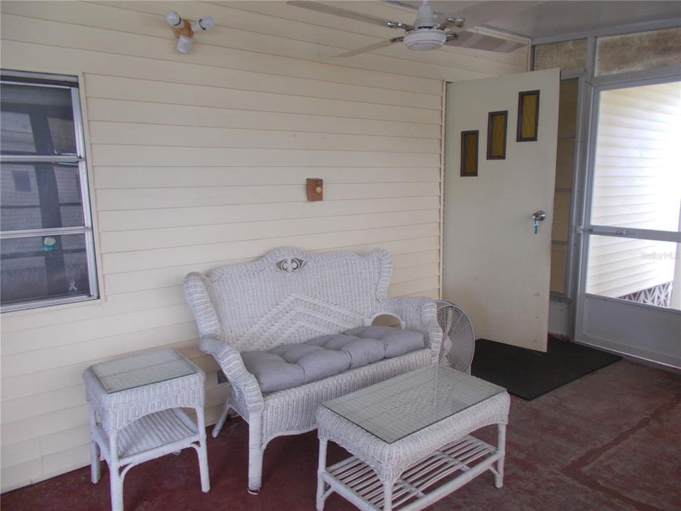 For Sale: $63,900 (2 beds, 2 baths, 731 Square Feet)