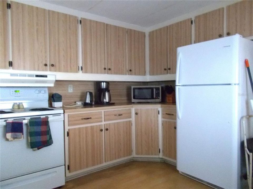 For Sale: $63,900 (2 beds, 2 baths, 731 Square Feet)