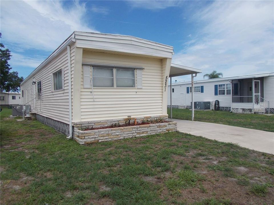 For Sale: $63,900 (2 beds, 2 baths, 731 Square Feet)