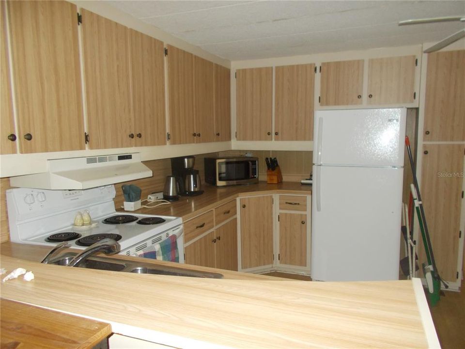 For Sale: $63,900 (2 beds, 2 baths, 731 Square Feet)