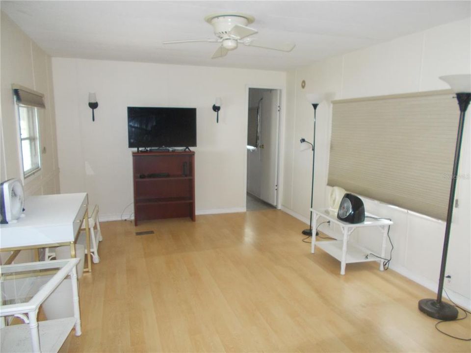 For Sale: $63,900 (2 beds, 2 baths, 731 Square Feet)