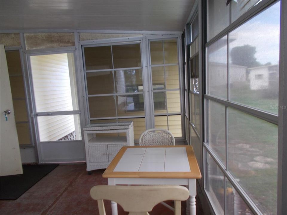 For Sale: $63,900 (2 beds, 2 baths, 731 Square Feet)