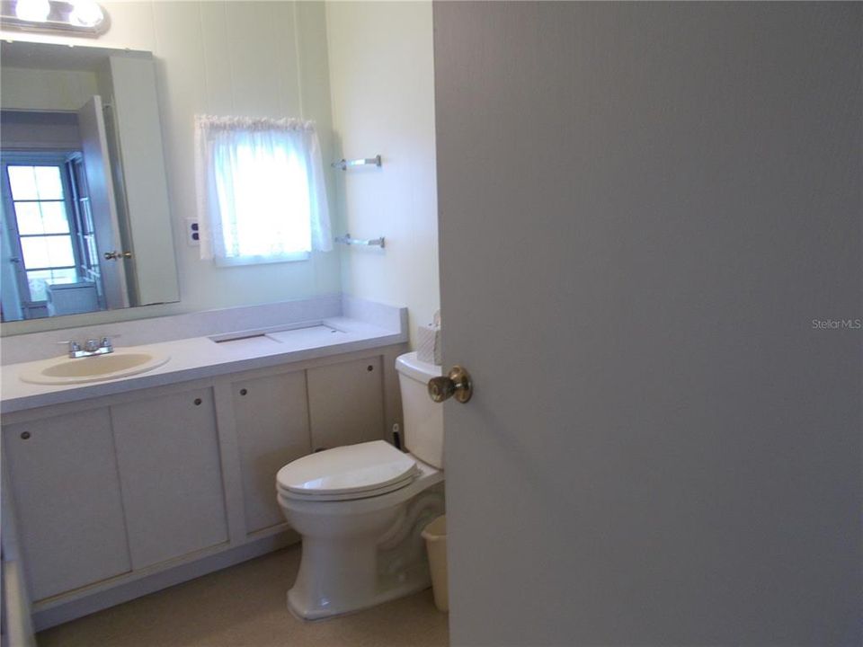 For Sale: $63,900 (2 beds, 2 baths, 731 Square Feet)