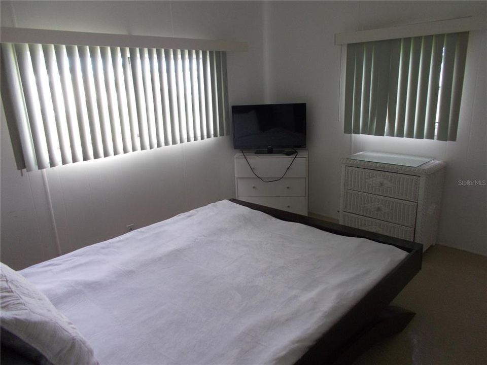 For Sale: $63,900 (2 beds, 2 baths, 731 Square Feet)