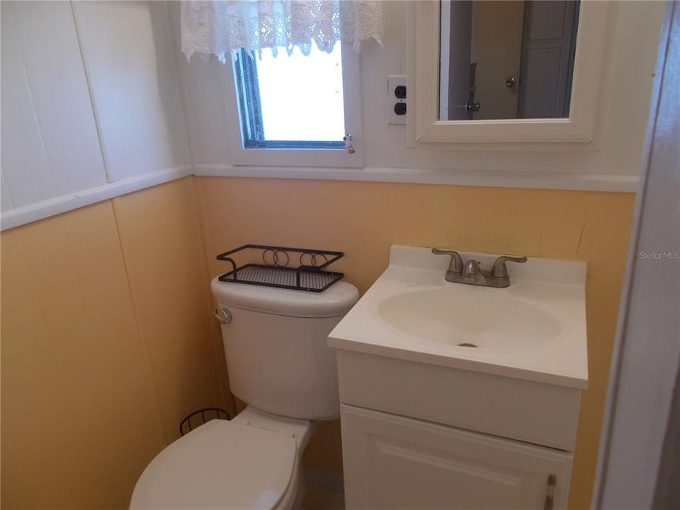 For Sale: $63,900 (2 beds, 2 baths, 731 Square Feet)