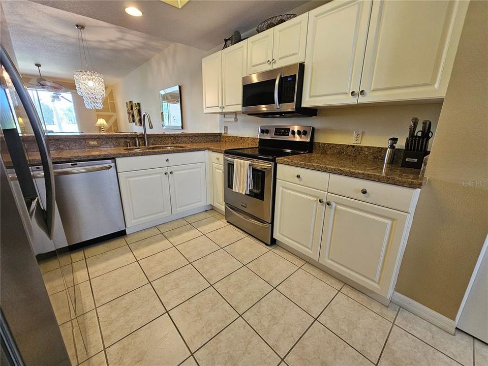 For Rent: $2,600 (2 beds, 2 baths, 1433 Square Feet)