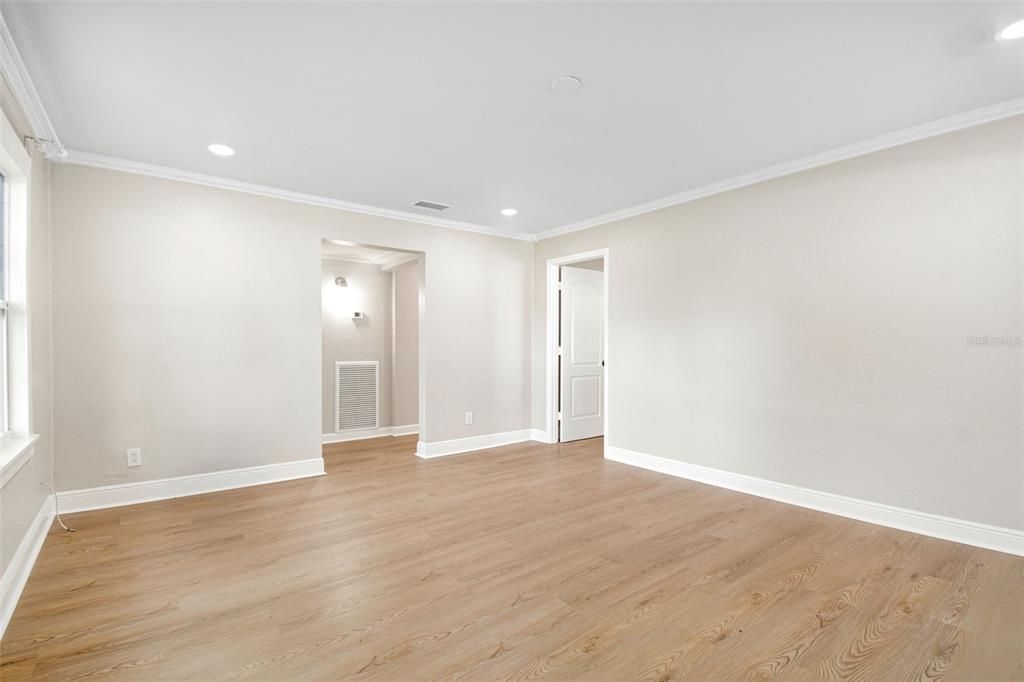 For Sale: $399,999 (2 beds, 2 baths, 1506 Square Feet)