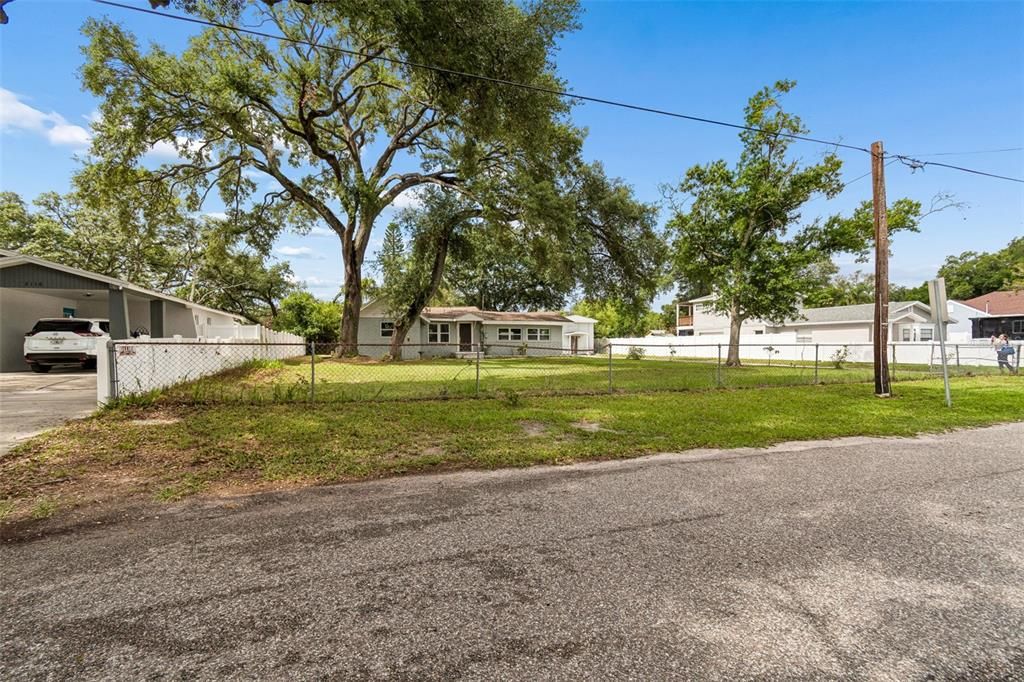 For Sale: $399,999 (2 beds, 2 baths, 1506 Square Feet)