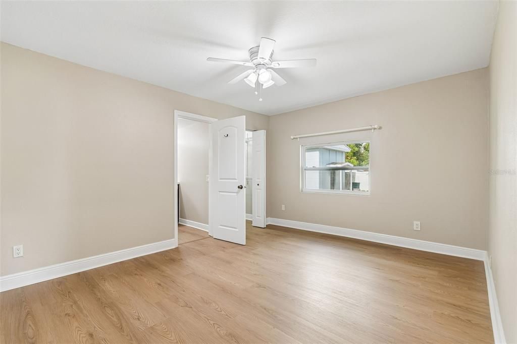 For Sale: $399,999 (2 beds, 2 baths, 1506 Square Feet)