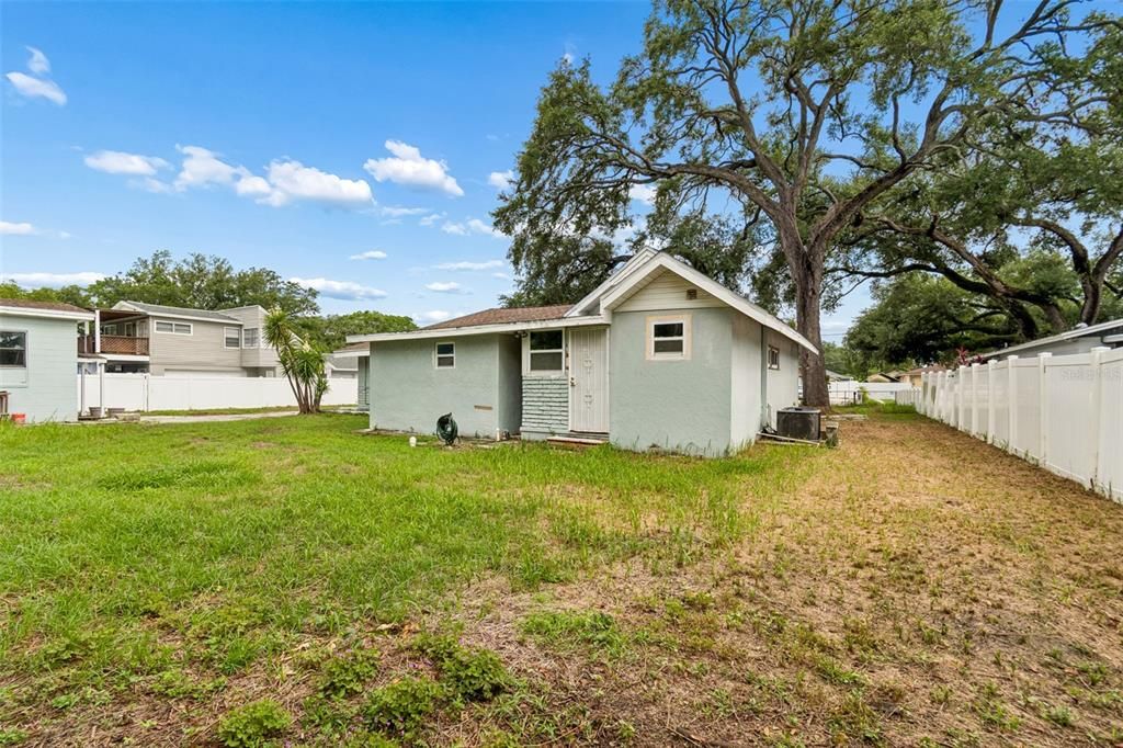 For Sale: $399,999 (2 beds, 2 baths, 1506 Square Feet)
